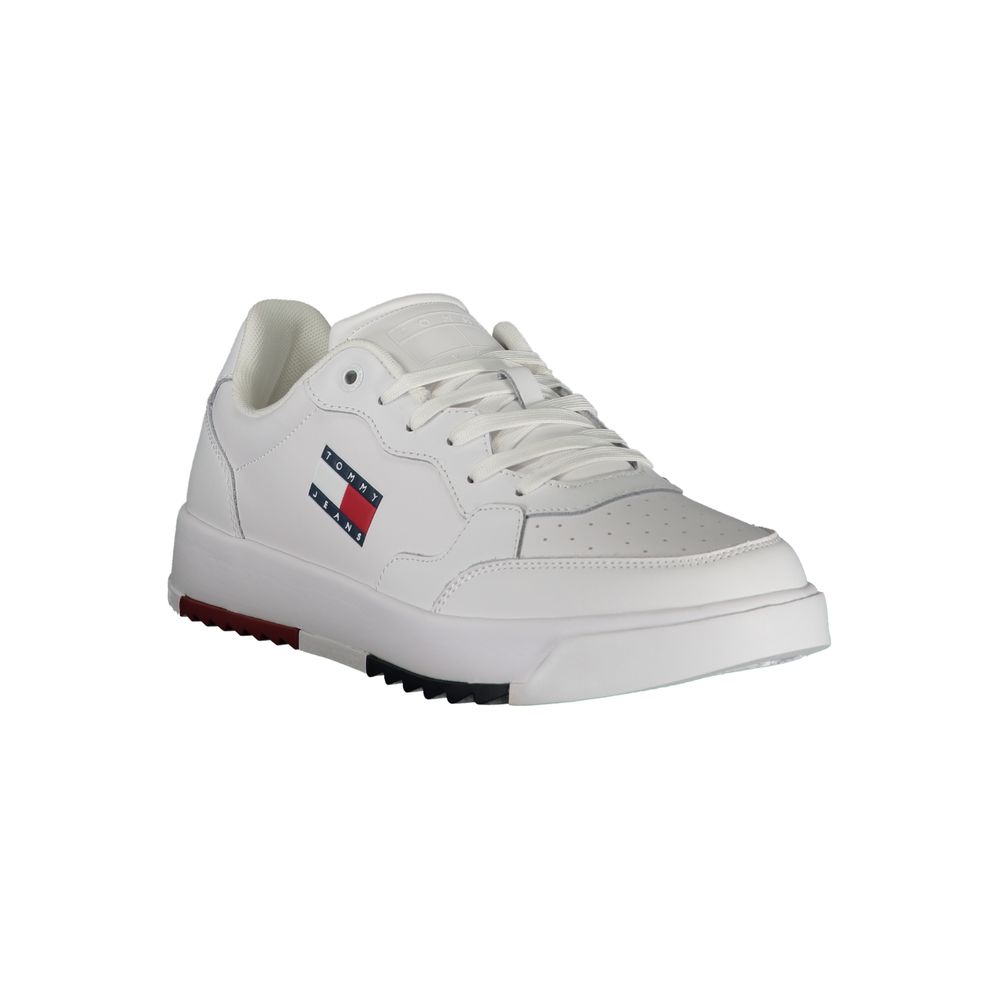 Chaussures de sport blanches en polyuréthane pour homme Tommy Hilfiger, baskets modernes avec semelle blanche.