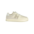 Sneakers blanches en polyuréthane pour homme de Calvin Klein, avec design moderne et semelle blanche.