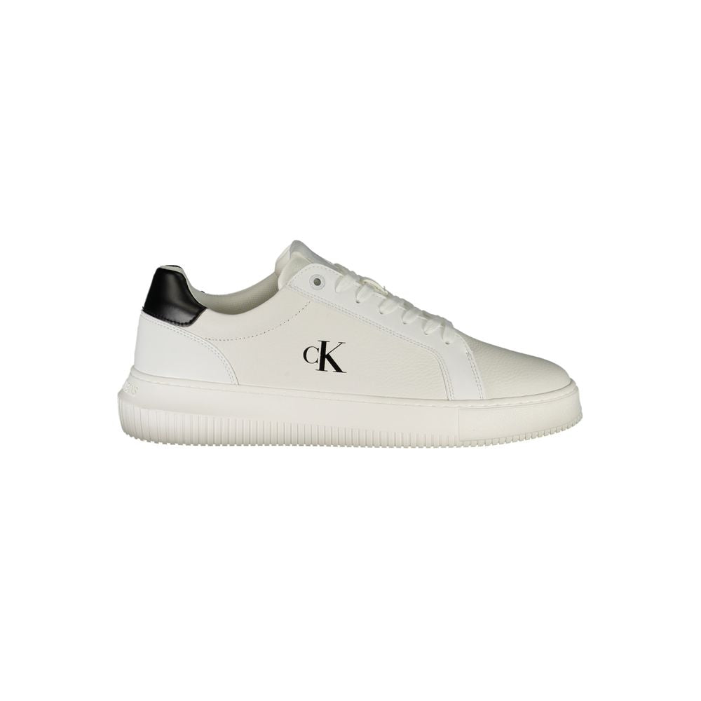 Sneakers pour homme Calvin Klein en polyuréthane blanc, style décontracté et moderne, chaussures de sport élégantes.