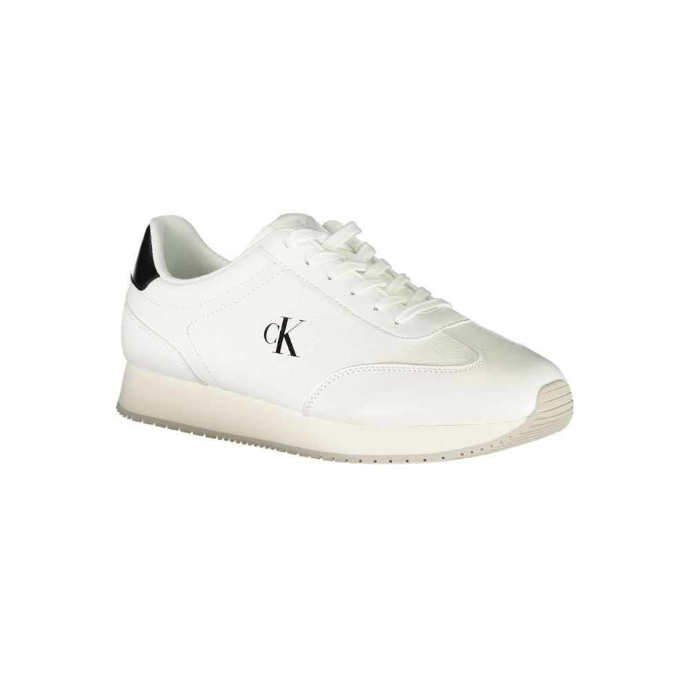 Sneakers pour homme Calvin Klein en polyuréthane blanc, style décontracté et moderne, vue de face.