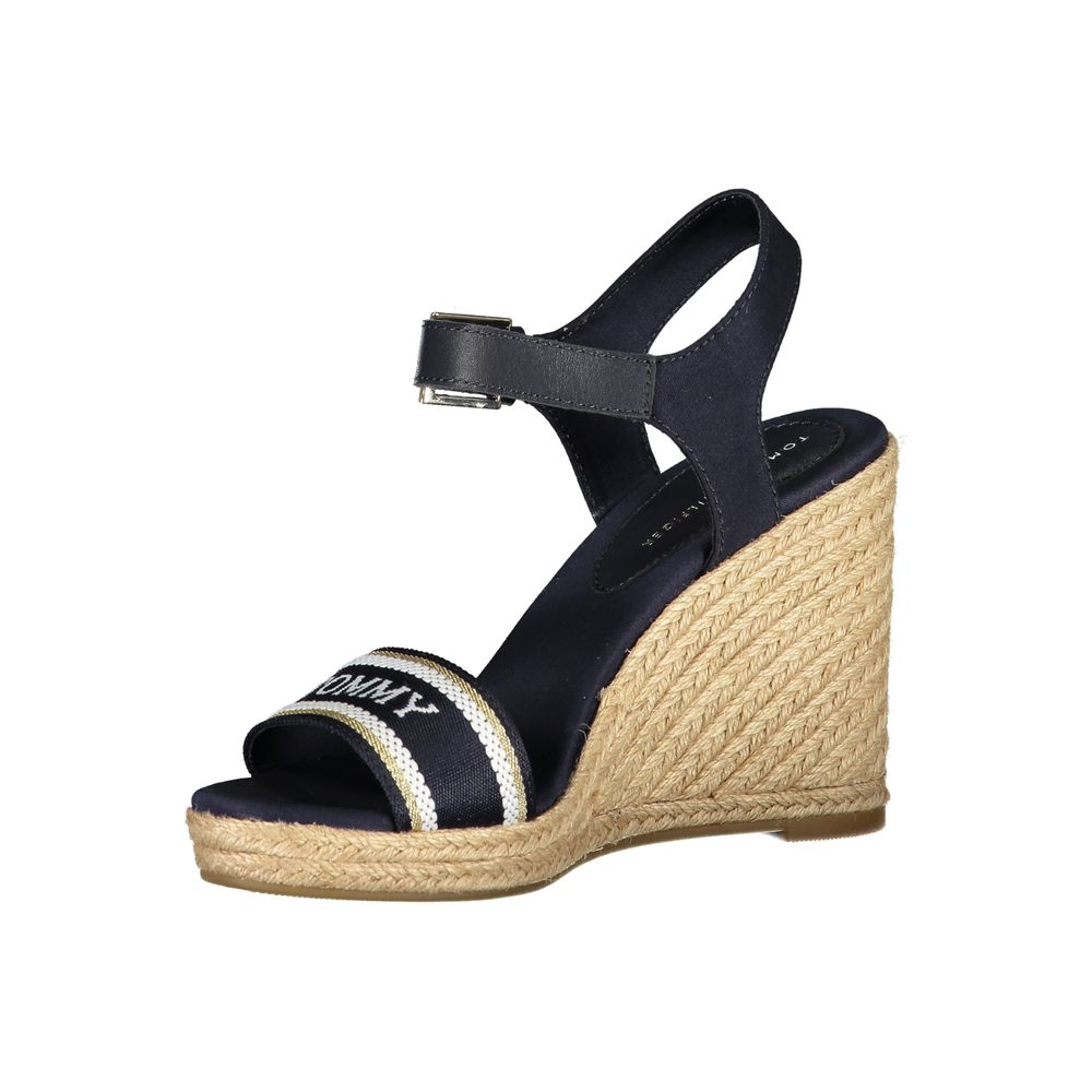 Sandale compensée en cuir bleu pour femme Tommy Hilfiger, silhouette élégante et confortable, avec bride ajustable.