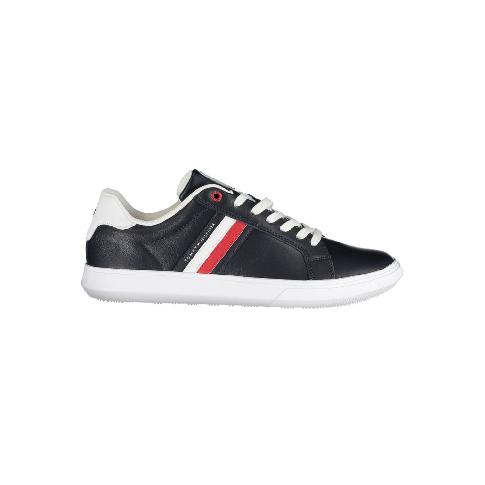 Sneakers en cuir bleu pour homme de Tommy Hilfiger, design élégant avec semelle blanche et détails modernes.