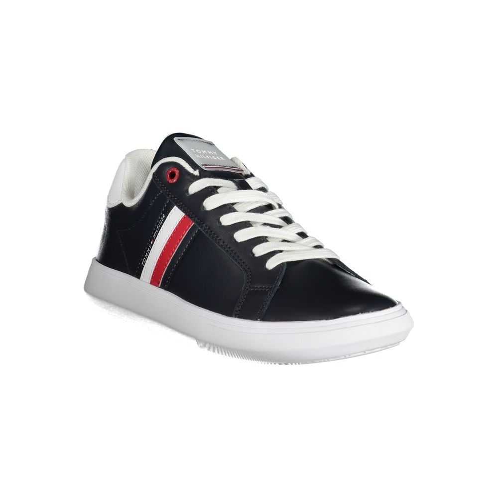 Chaussures sneakers en cuir bleu pour homme de Tommy Hilfiger, vue de profil avec lacets et semelle blanche.