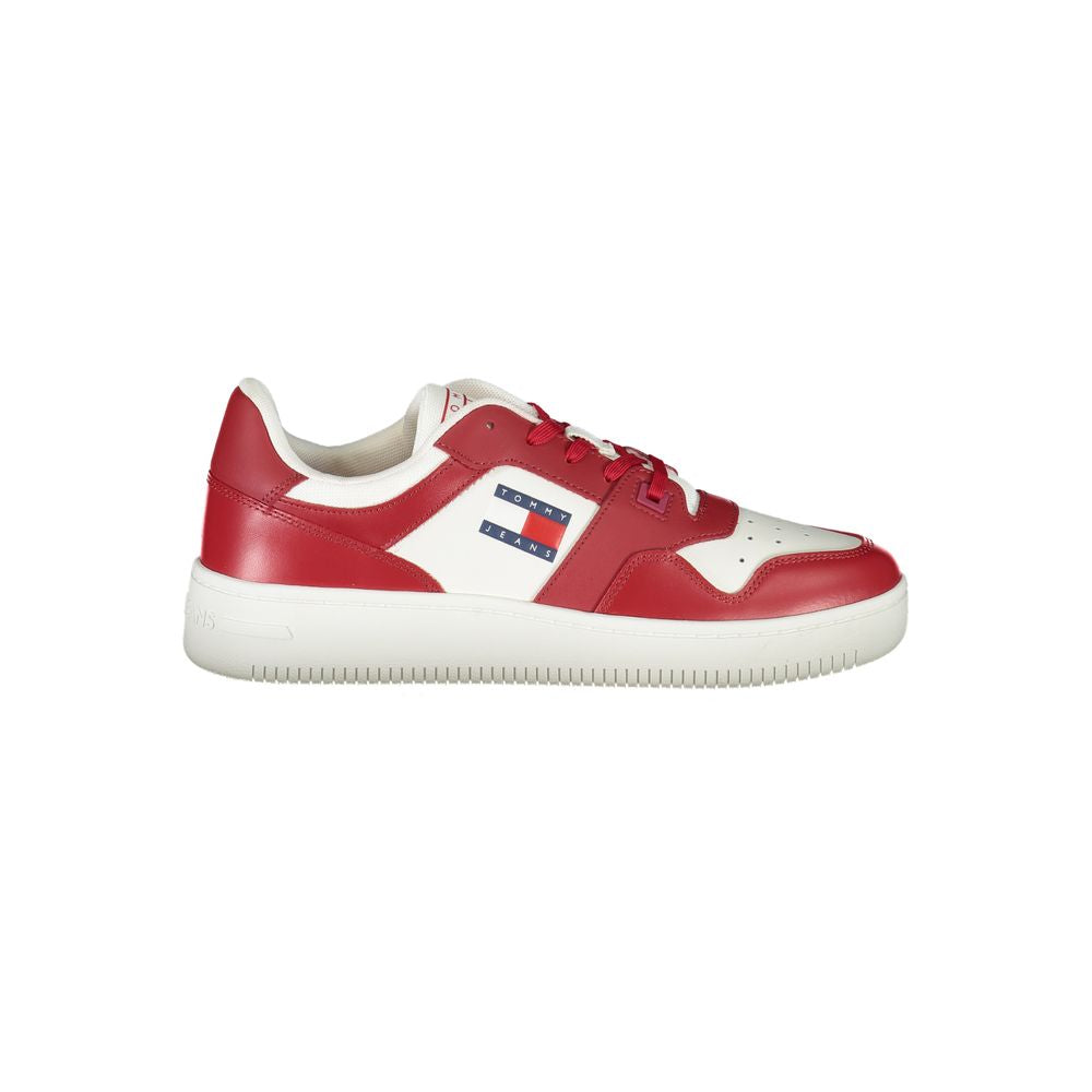 Basket en cuir rouge Tommy Hilfiger pour homme, style sneaker avec semelle blanche et détails en cuir.