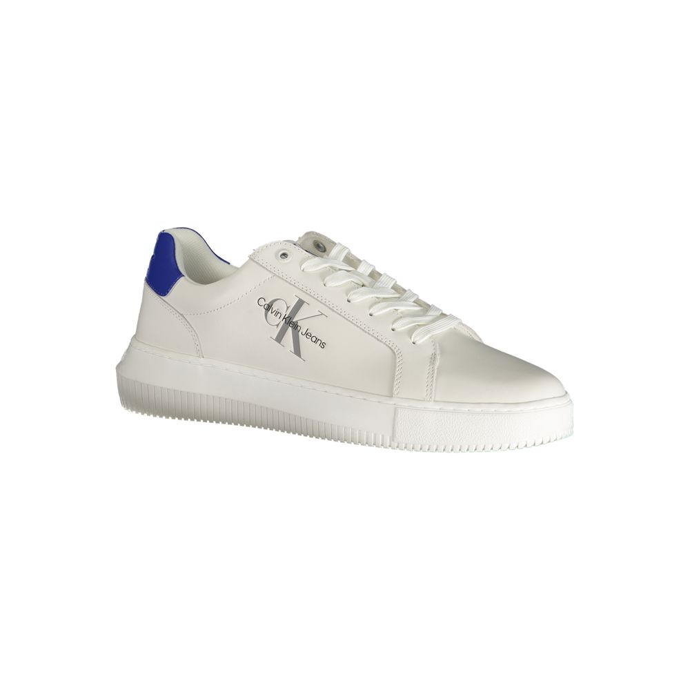 Sneaker homme en cuir blanc de Calvin Klein, style moderne avec semelle blanche, vue de face.