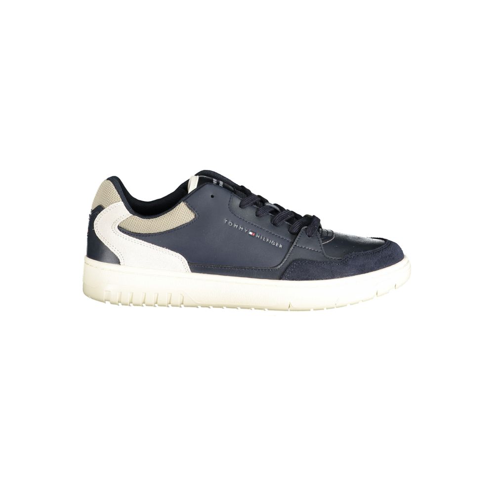 Sneaker homme en polyuréthane bleu de la marque Tommy Hilfiger, vue de côté avec lacets et semelle blanche.