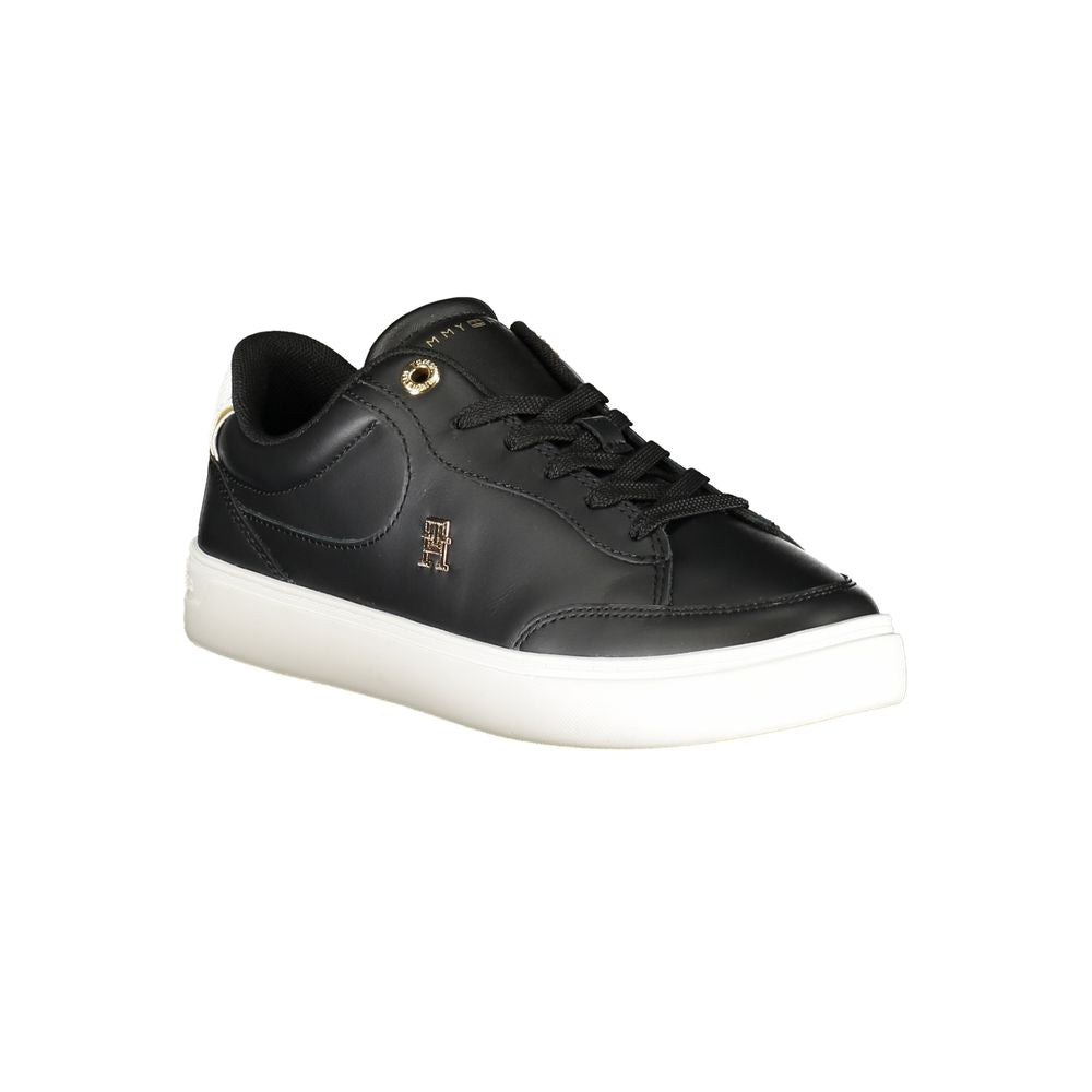 Sneakers pour femmes Tommy Hilfiger en polyuréthane noir, style décontracté avec semelle blanche et design moderne.
