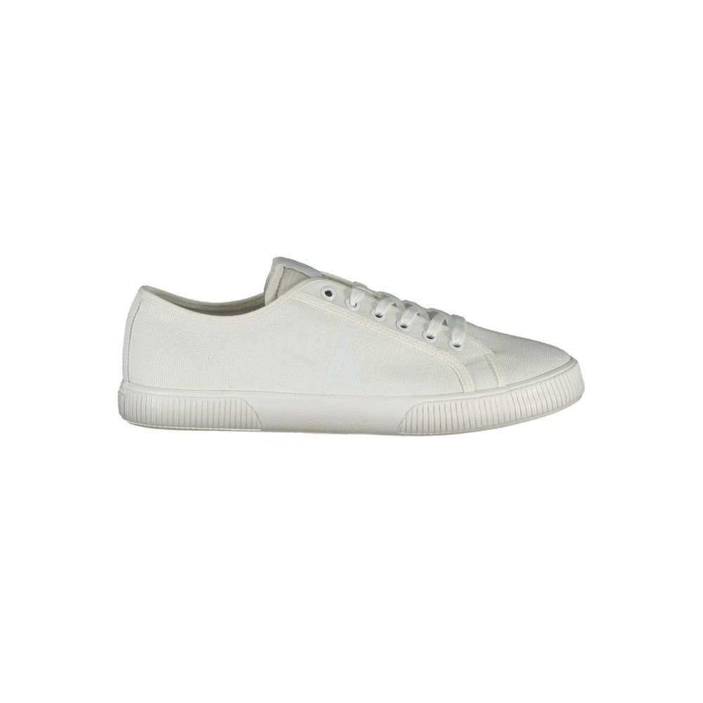 Chaussures de sport blanches Calvin Klein en coton pour homme, baskets décontractées avec semelle blanche et design épuré.