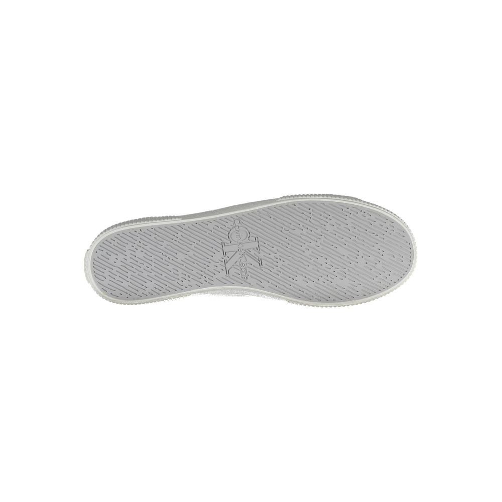 Chaussures sneakers en coton blanc pour homme de la marque Calvin Klein, vue de face.