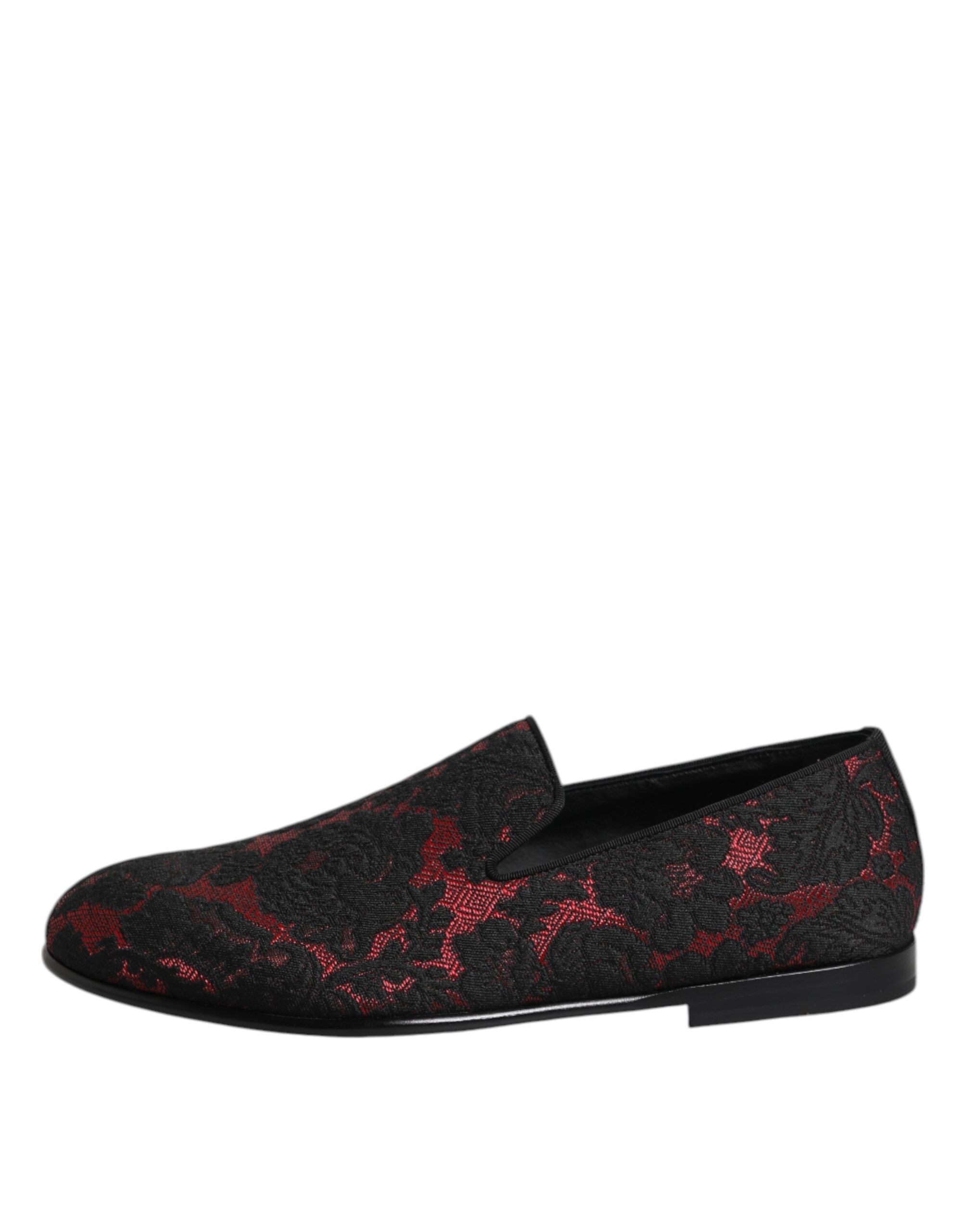 Chaussures mocassins Dolce & Gabbana en jacquard rouge et noir, style slip-on avec motif élégant.