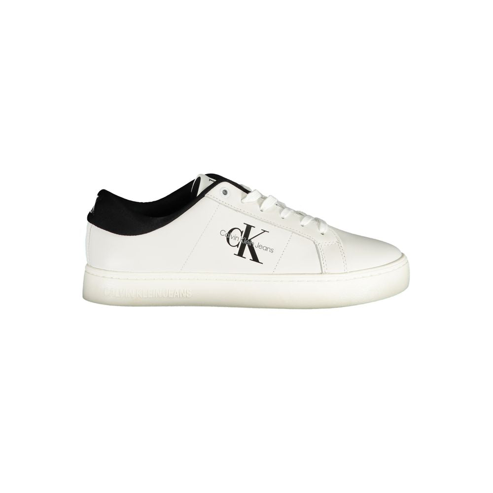 Sneakers pour homme Calvin Klein en polyuréthane blanc, style décontracté et moderne, vue de face.