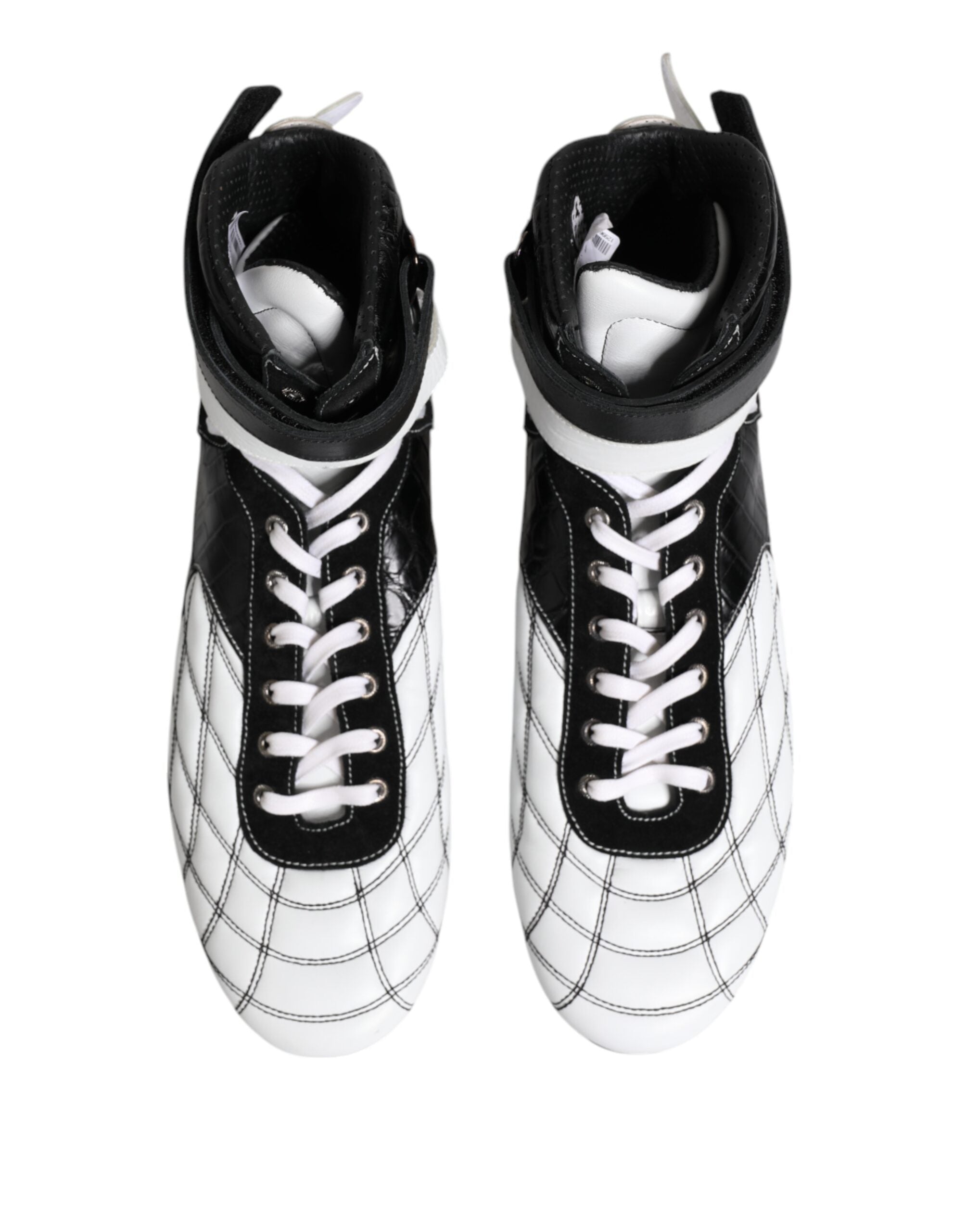 Chaussures sneakers montantes en cuir noir et blanc Dolce & Gabbana, moderne et élégantes, visibles en gros plan.