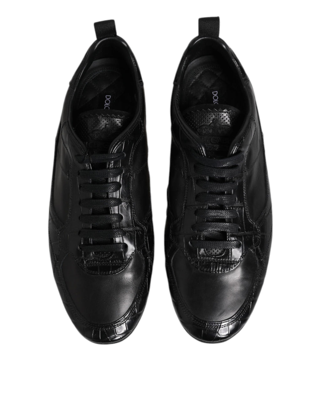 Chaussures sneakers basses en cuir exotique noir de Dolce & Gabbana, vue de face sur la chaussure.