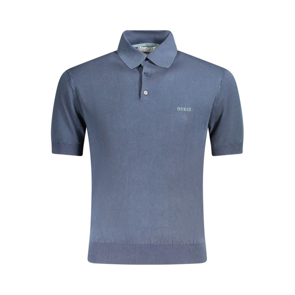Chemise polo en coton bleu pour hommes de Guess Jeans, visible avec col classique et logo discret sur la poitrine.