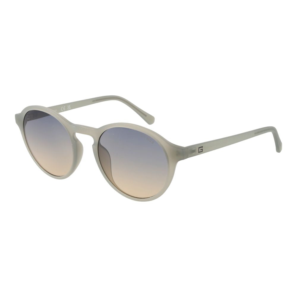 Lunettes de soleil en plastique gris de marque Guess avec monture élégante et design moderne.