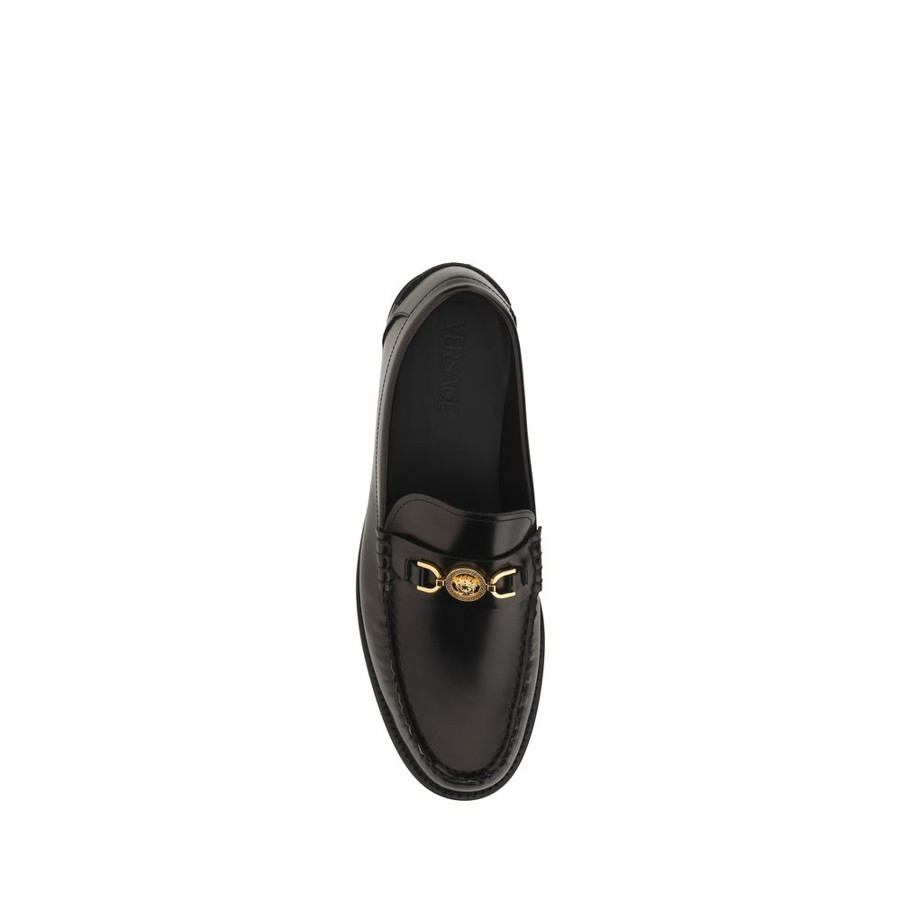 Chaussures slip-on Bos Taurus en cuir de veau noir de Versace, élégantes mocassins pour homme, vue en gros plan