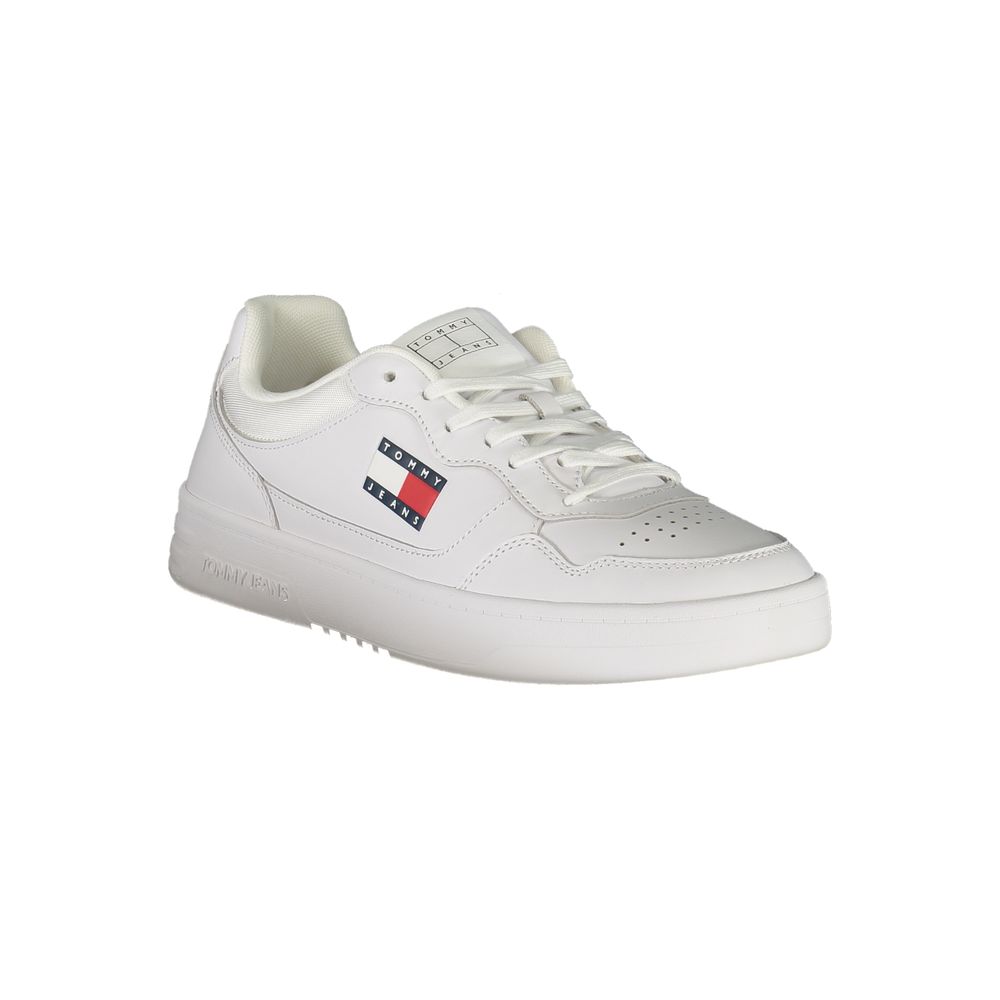 Sneakers pour hommes Tommy Hilfiger en polyuréthane blanc, style décontracté avec semelle blanche, vue de face.