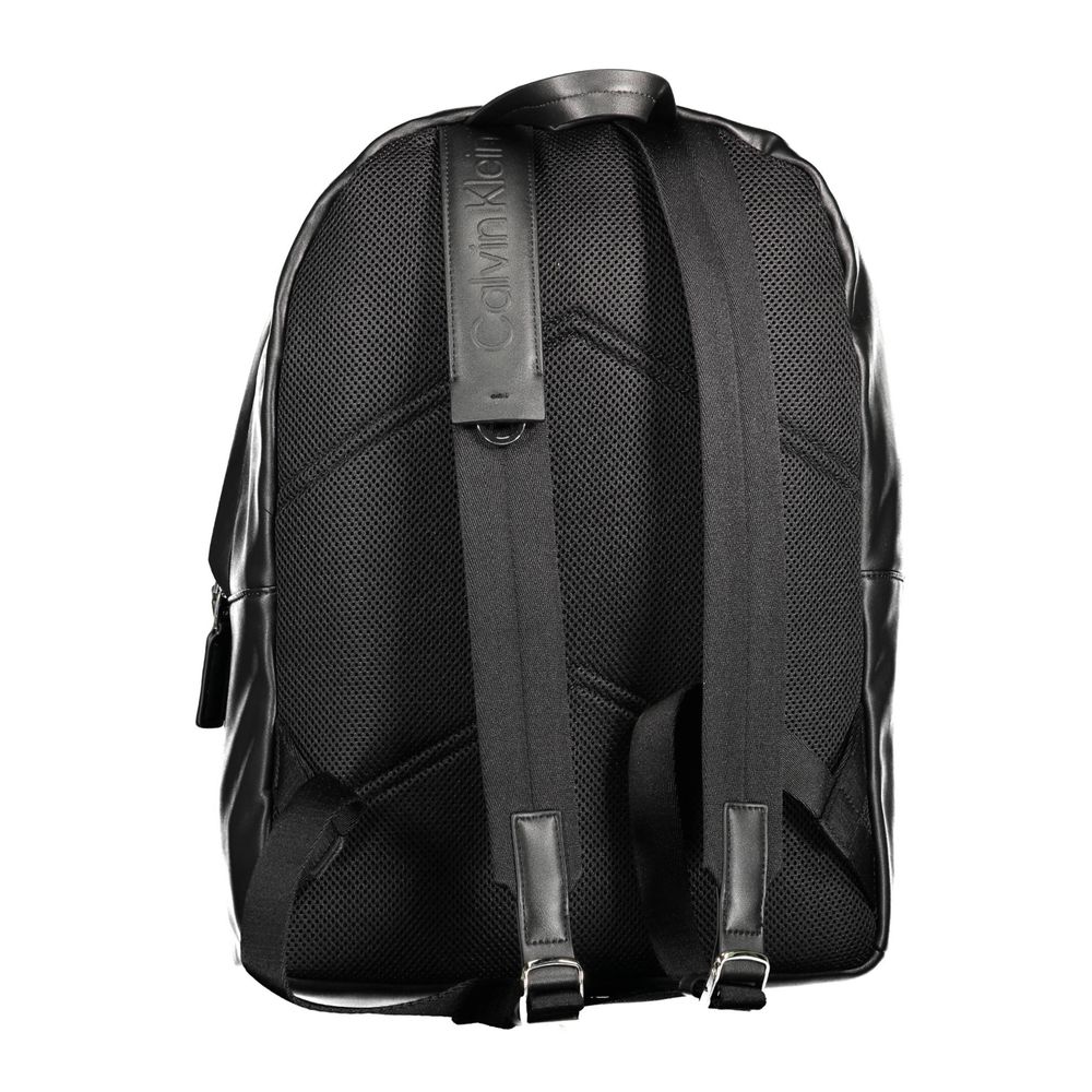 Sac à dos pour homme Calvin Klein en polyester noir, avec plusieurs compartiments et design élégant.
