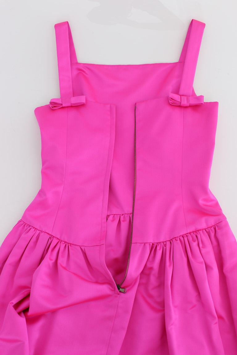 Robe longue en soie rose Dolce & Gabbana, robe de bal élégante et ajustée avec un style sophistiqué.