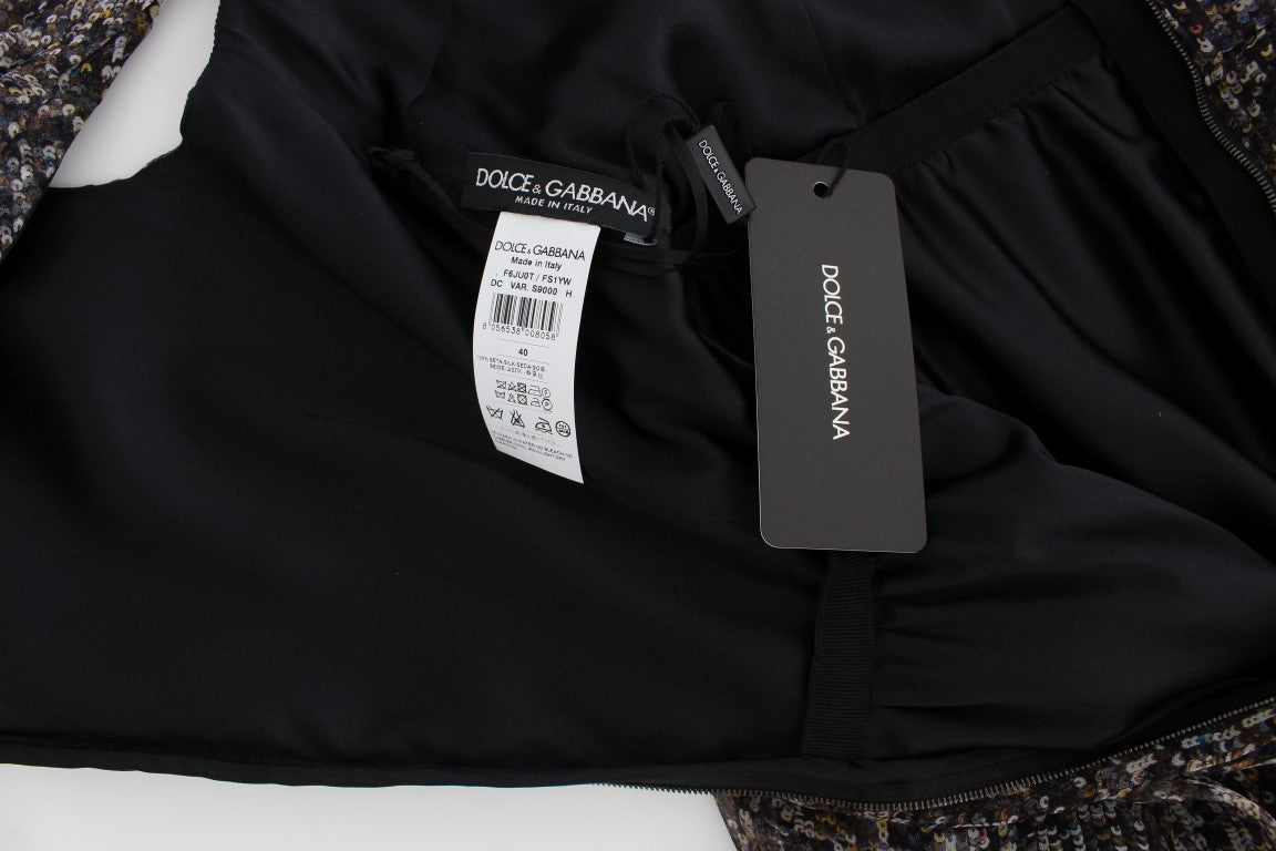 Robe longue en soie sombre de Dolce & Gabbana, style chemise de nuit élégante pour femme.