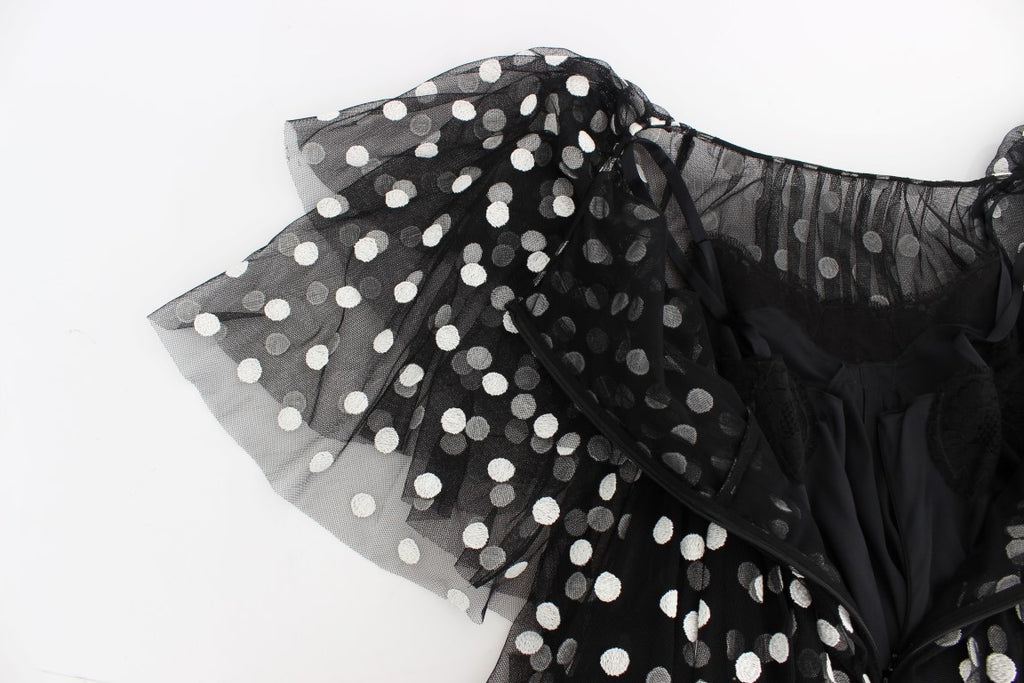 Robe à pois noir et blanc Dolce & Gabbana avec ourlet volant, tissu léger et style élégant, vue de face.