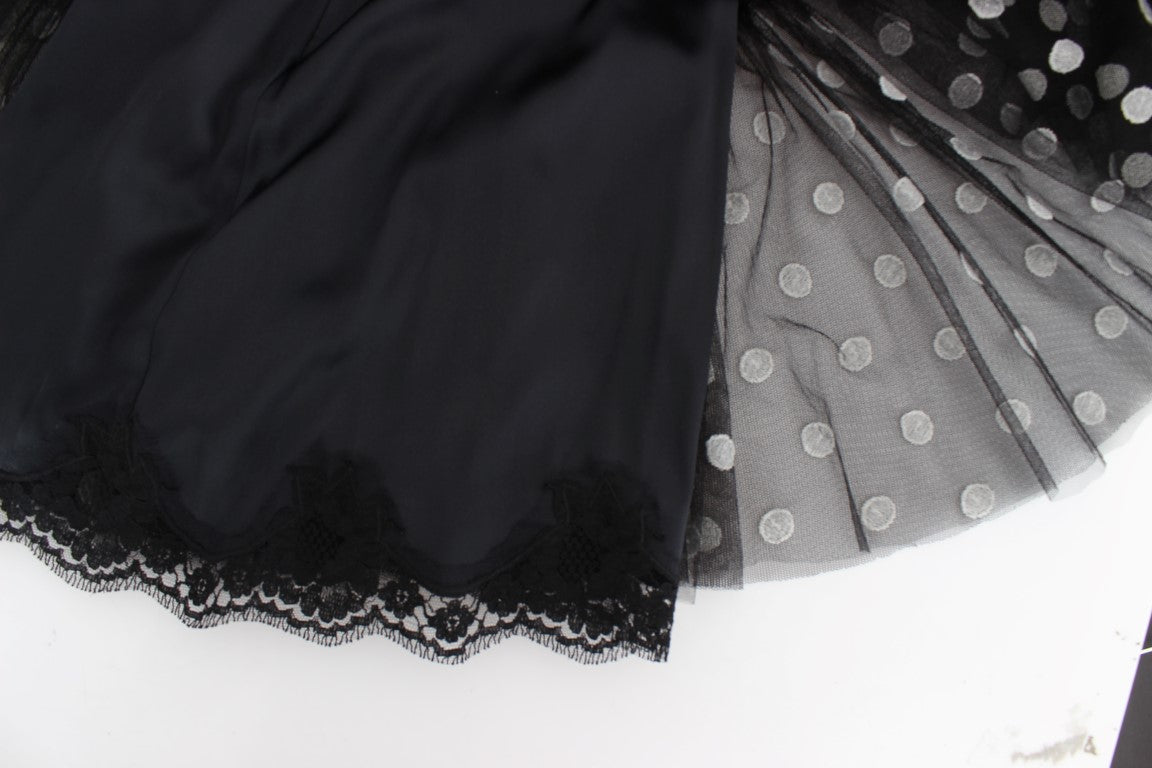 Robe à pois noir et blanc Dolce & Gabbana avec volants et design élégant, vue de face sur un fond neutre.