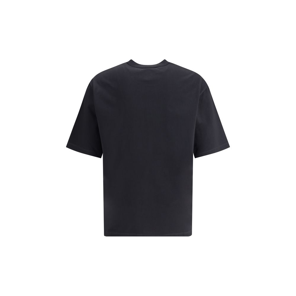 T-shirt en coton noir de la marque Dsquared², coupe classique avec logo discret, porté sur un mannequin.
