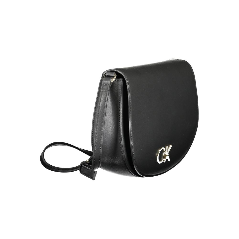 Sac à bandoulière noir en polyurethane pour femmes de Calvin Klein, avec détails élégants et design moderne.