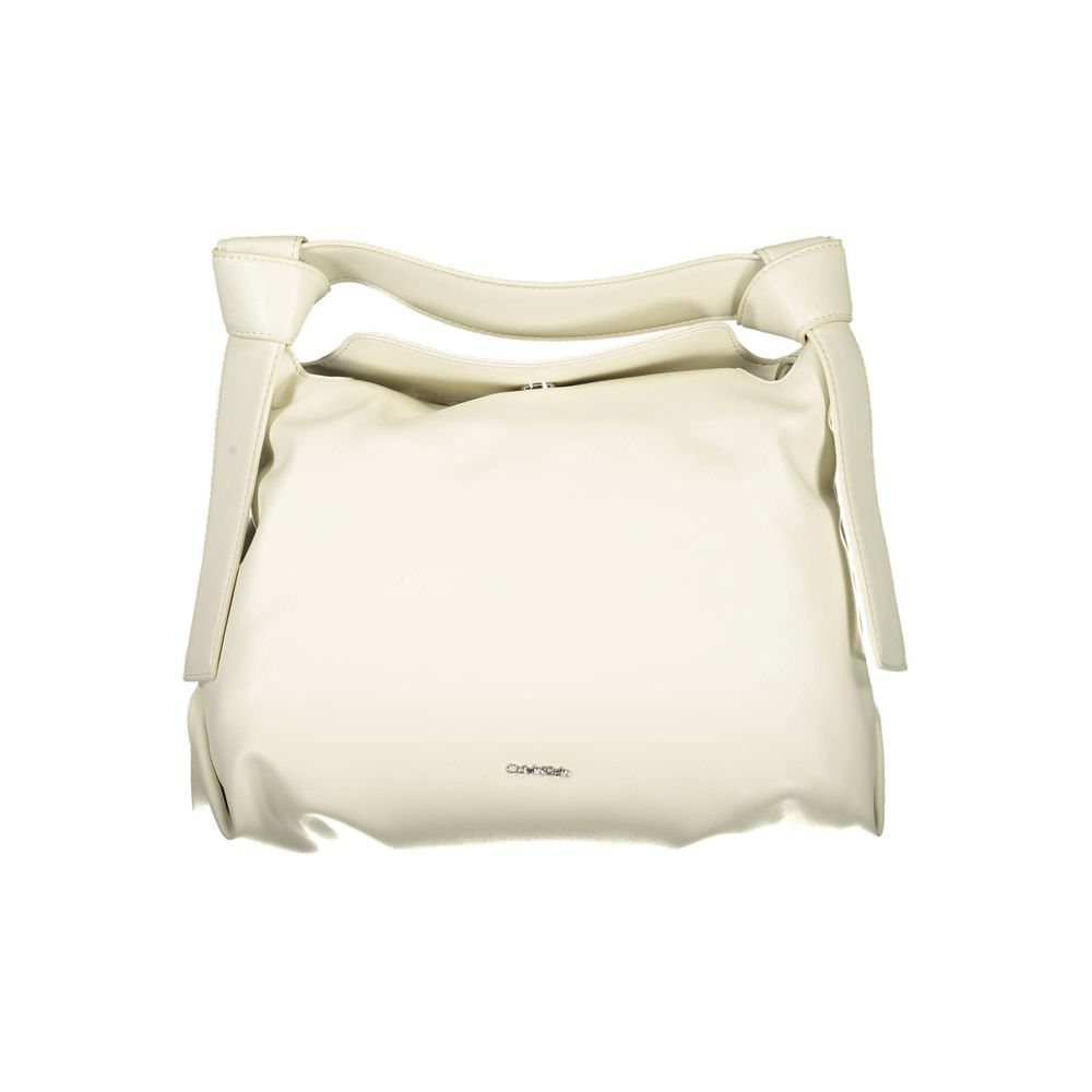 Sac à main beige en polyester pour femmes de Calvin Klein, élégant et pratique, avec détails modernes visible dans l'image.