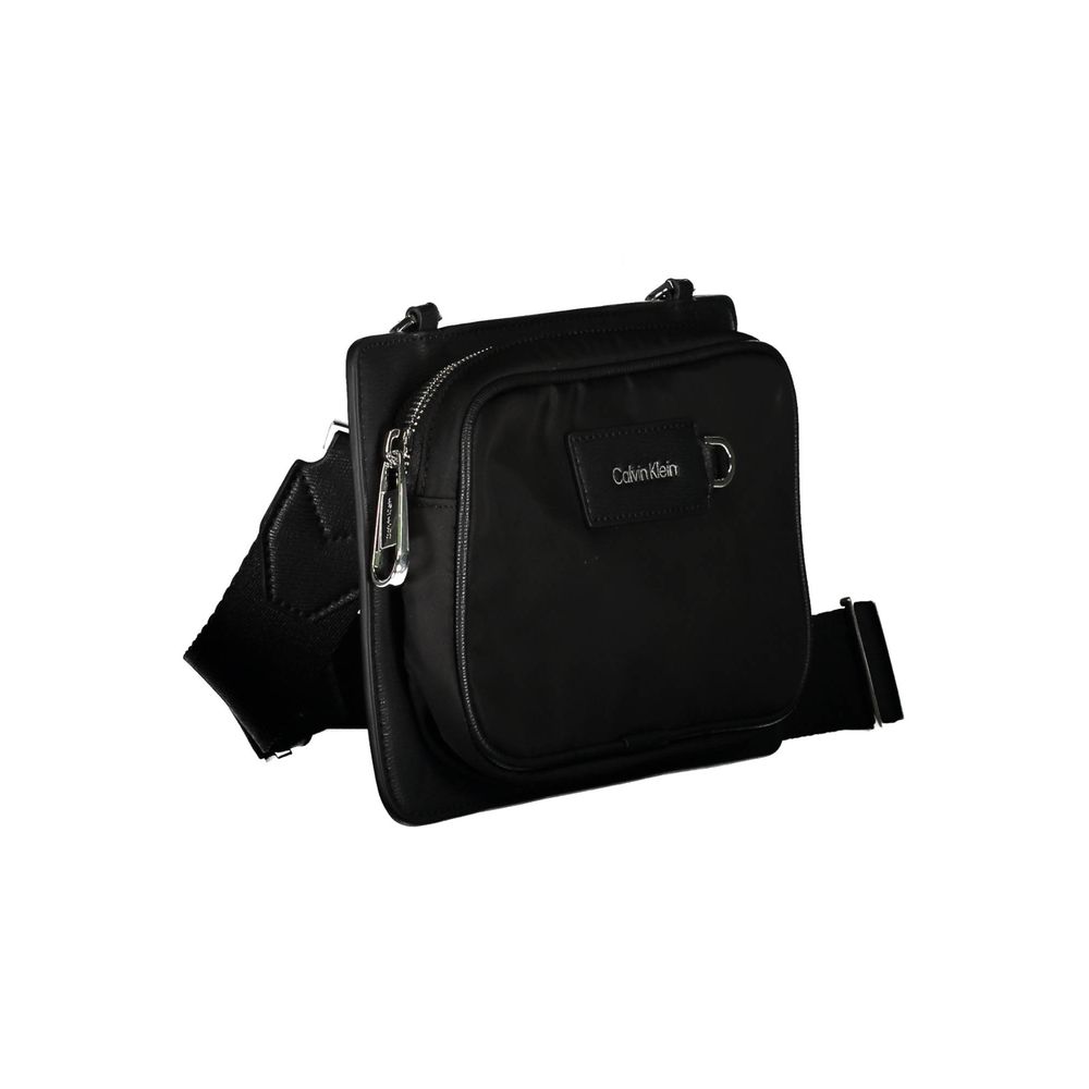 Sacoche pour homme Calvin Klein en polyester noir, avec bandoulière ajustable et logo de la marque visible.