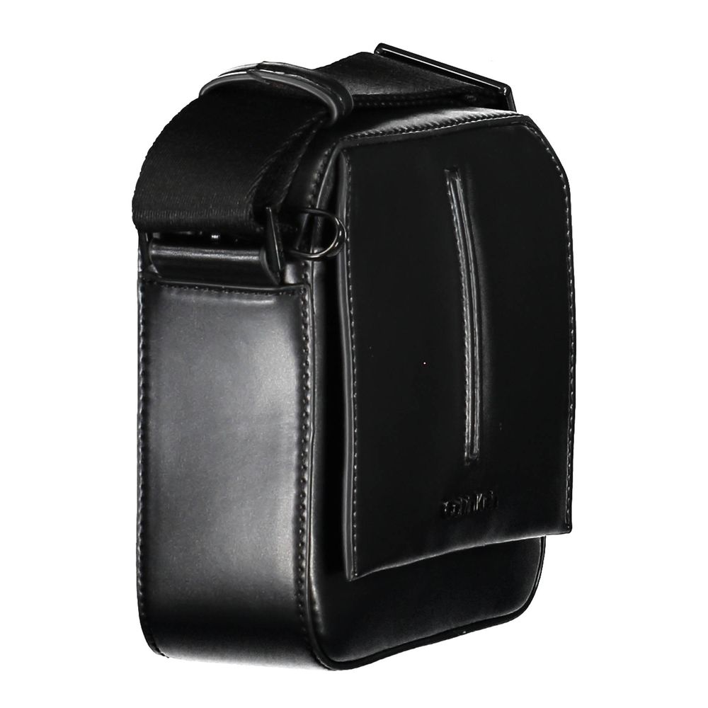Sac à bandoulière noir en polyester pour hommes de la marque Calvin Klein, vue de face avec détails visibles.
