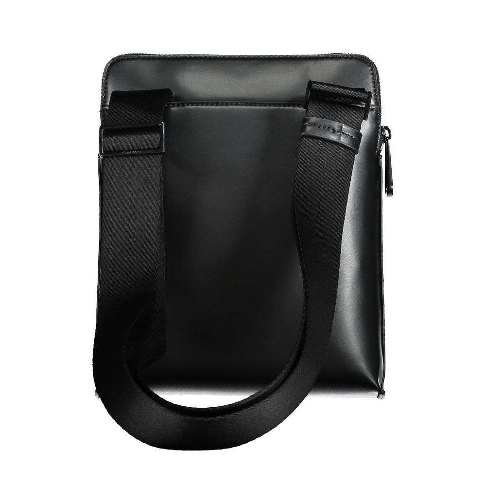 Sac à bandoulière pour homme Calvin Klein en polyuréthane noir, avec détails élégants et design moderne.