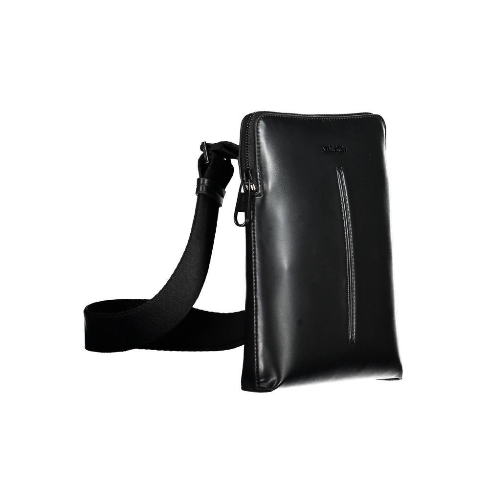 Sac à dos homme Calvin Klein en polyuréthane noir, avec bandoulière ajustable et design épuré.