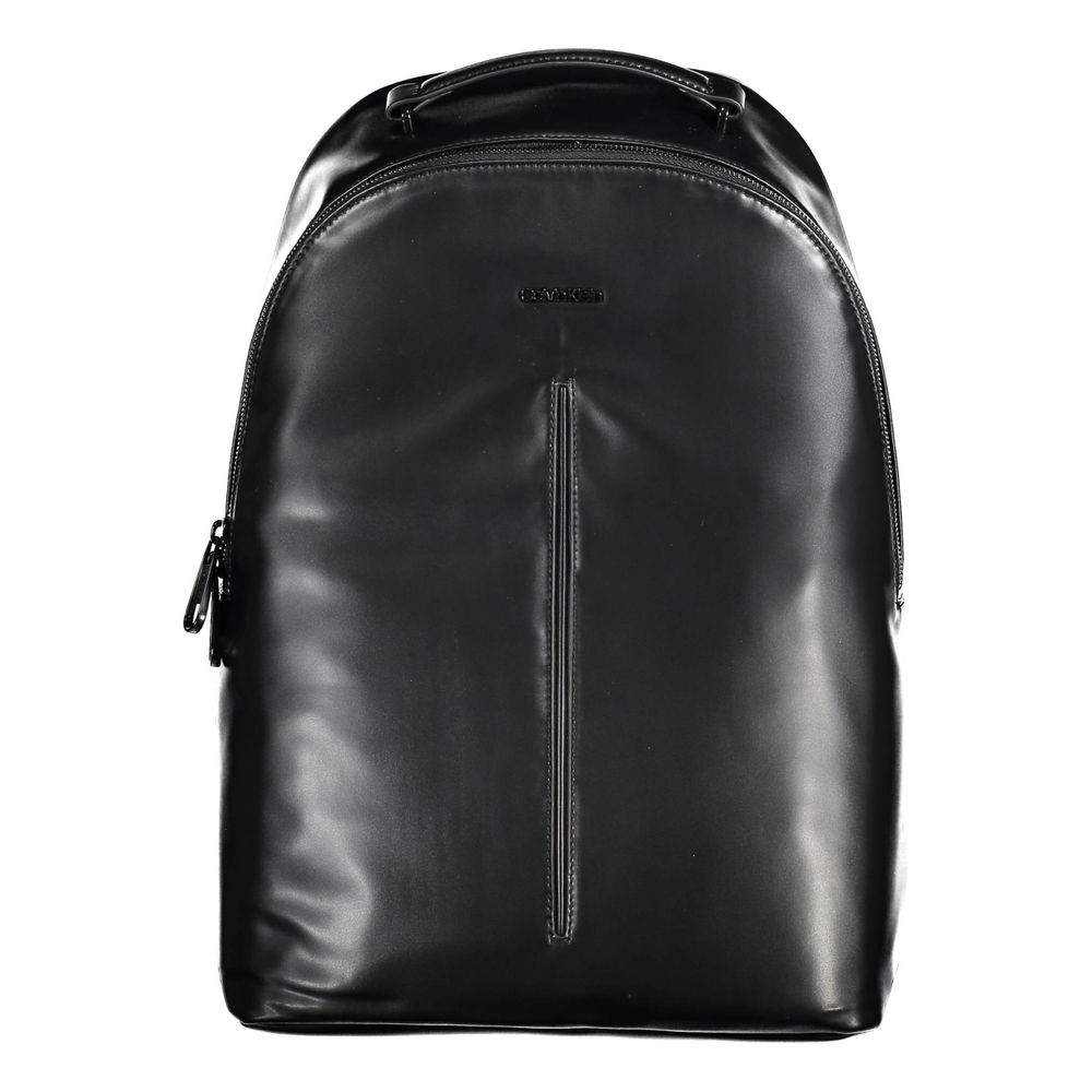 Sac à dos noir en polyester pour homme de la marque Calvin Klein, avec poches et poignées confortables.