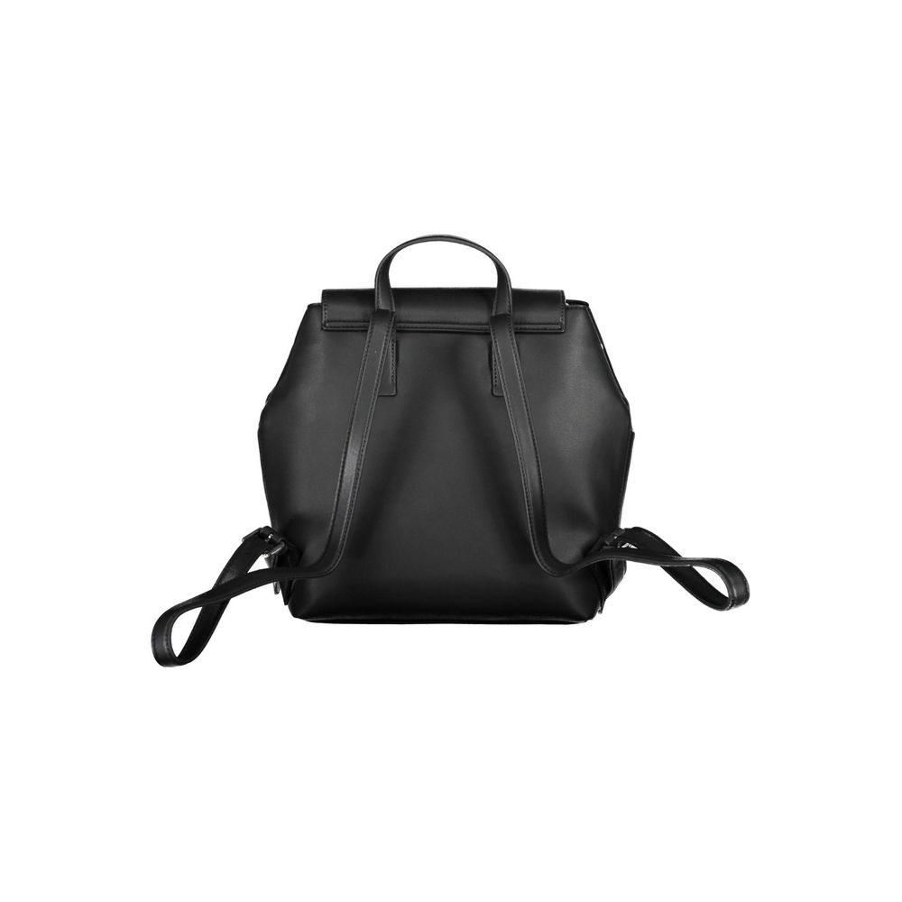 Sac à dos pour femmes Calvin Klein en polyester noir, avec logo discret, adapté pour un style moderne et pratique.