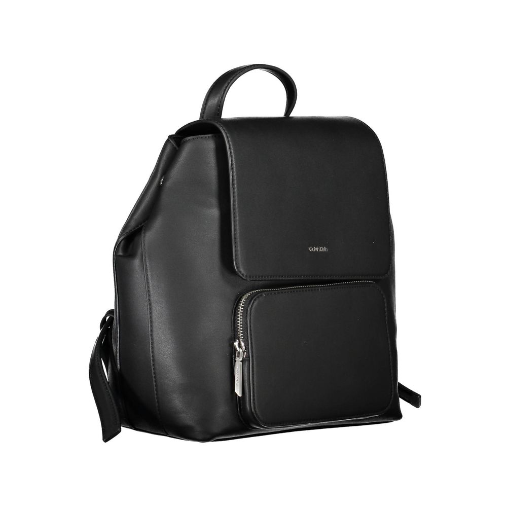 Sac à dos pour femmes Calvin Klein en polyester noir, élégant et pratique, avec logo discret sur le devant.