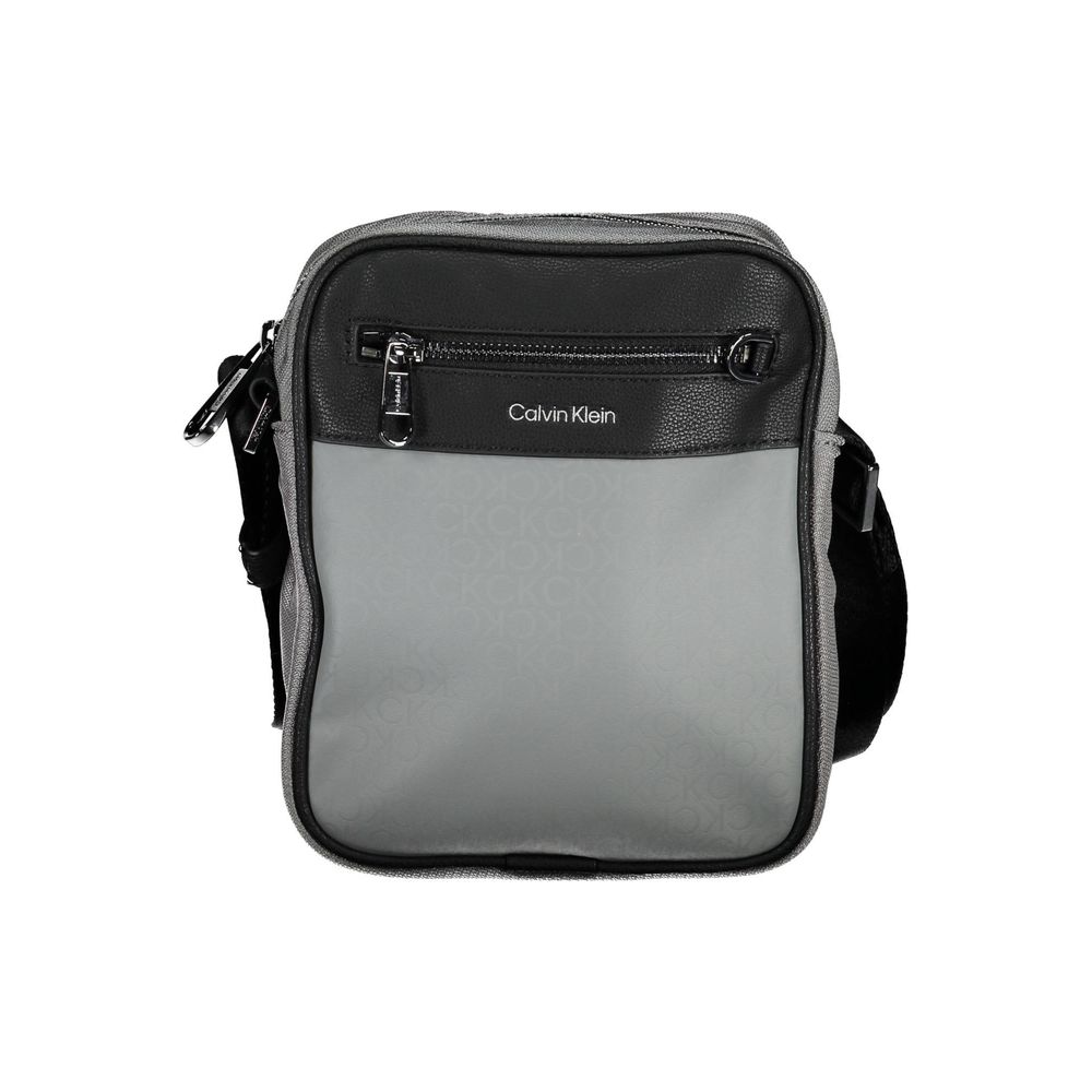 Sac à bandoulière gris en polyester pour homme de la marque Calvin Klein, avec détails modernes et élégant design.
