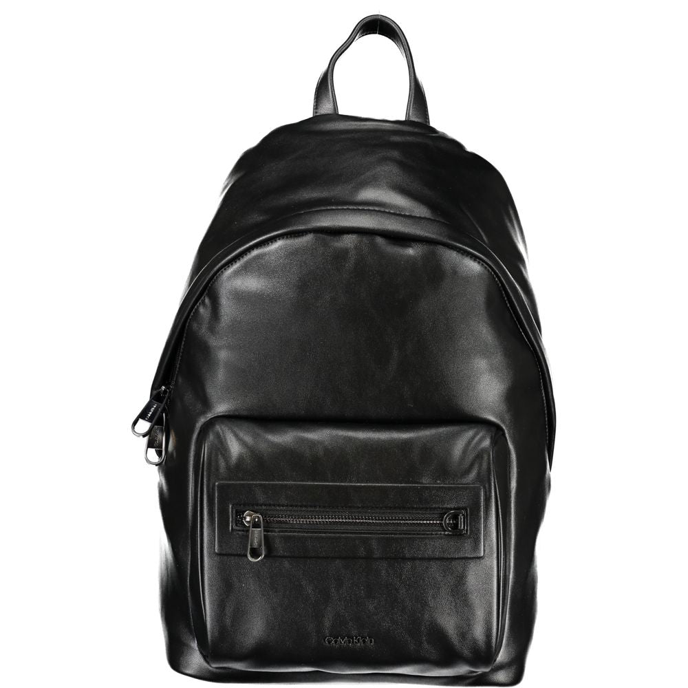 Sac à dos homme Calvin Klein en polyester noir, avec poignées et compartiments visibles, idéal pour un usage quotidien.
