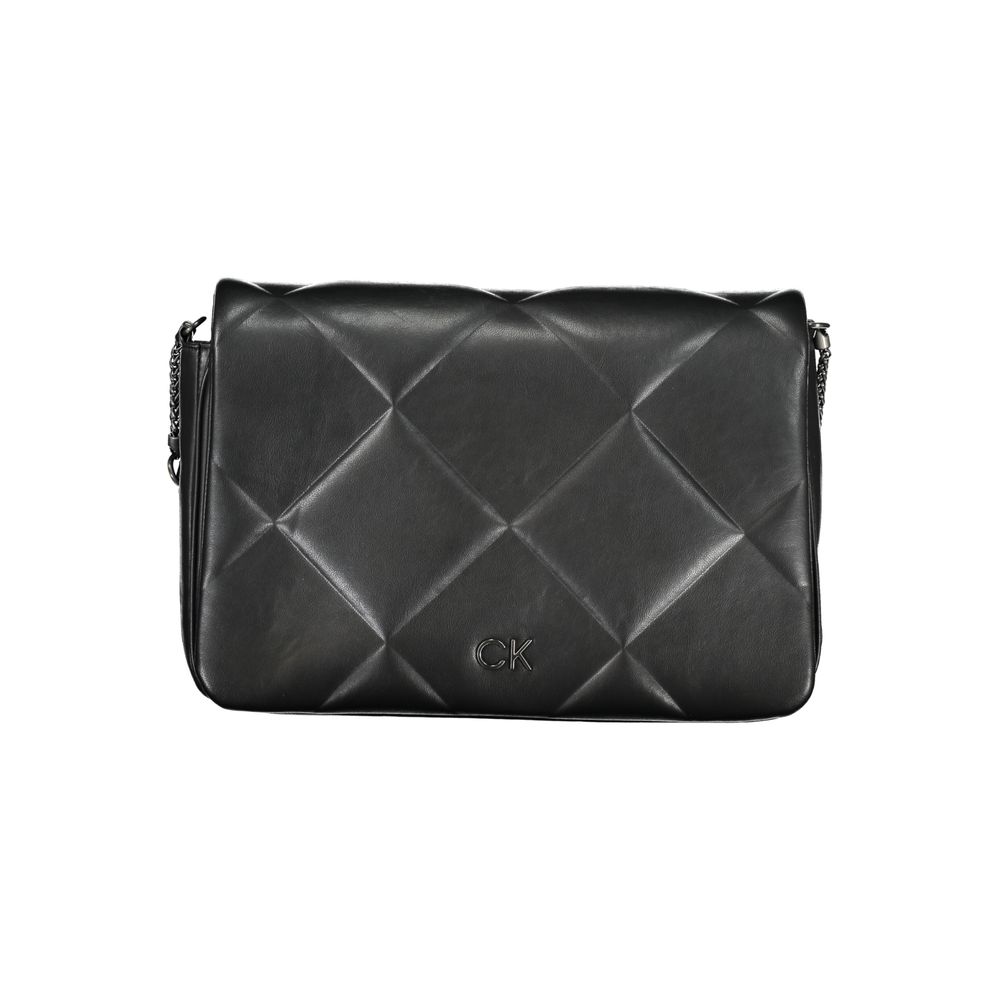 Sac à main noir en polyester pour femmes de Calvin Klein, porté sur l'épaule, avec design élégant et moderne.