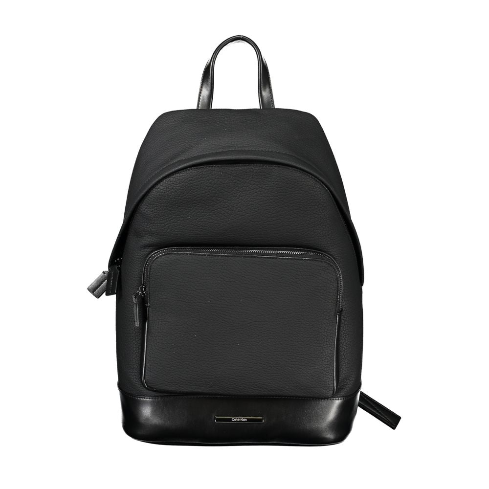 Sac à main pour femme en polyester noir de la marque Calvin Klein, avec détails élégants et poignée pratique.