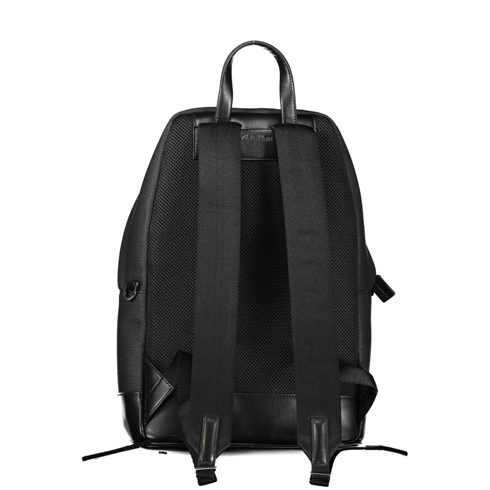 Sac à main pour femme Calvin Klein en polyester noir, élégante et pratique, avec détails modernes et finition soignée.