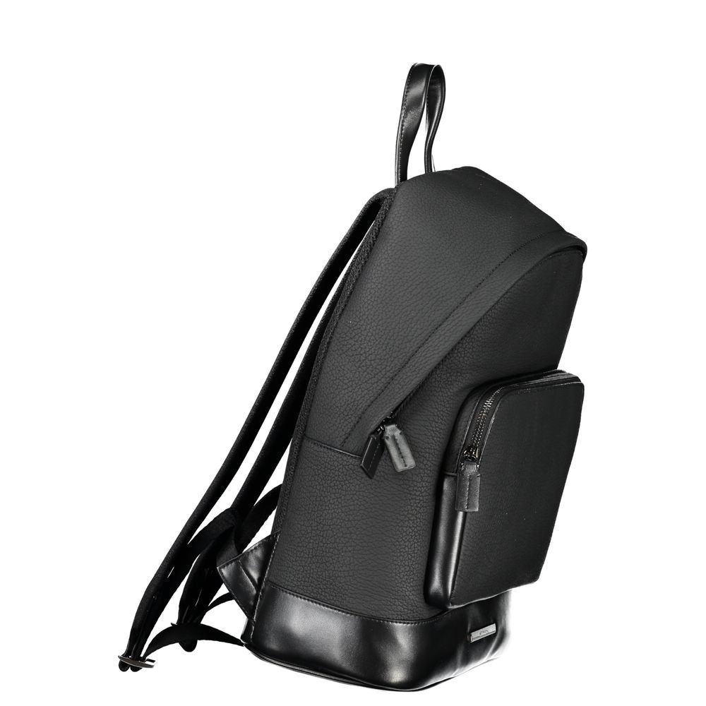 Sac à main pour femmes Calvin Klein en polyester noir, élégant et pratique, avec détails modernes.