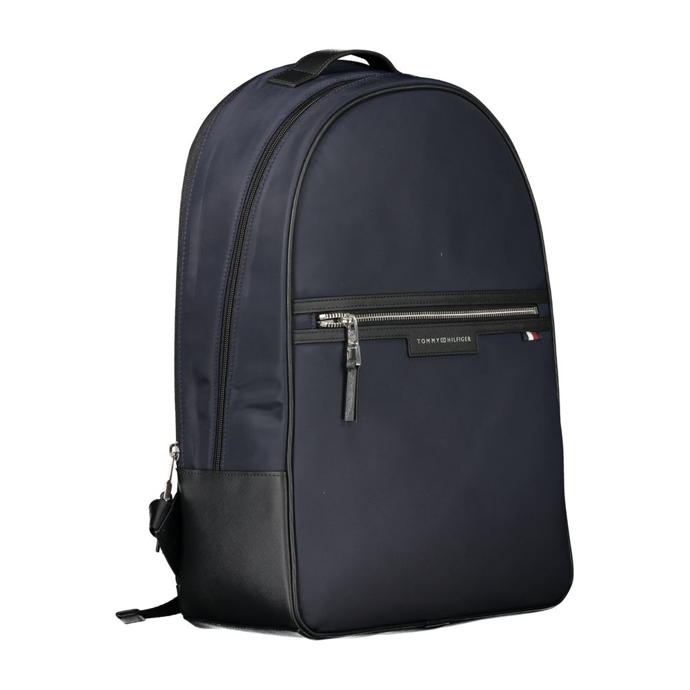 Sac à dos homme Tommy Hilfiger en polyester recyclé bleu, avec compartiments et logo de la marque visible.
