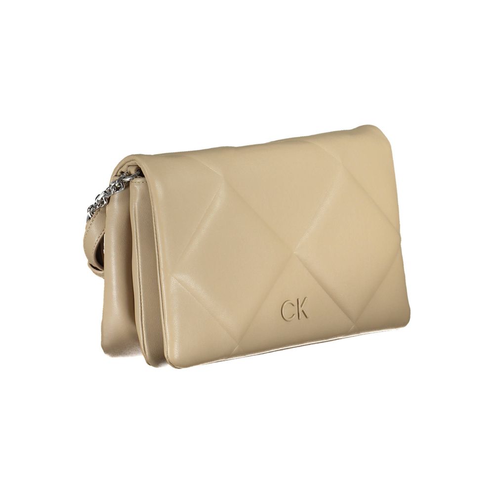 Sac à bandoulière beige en polyester de Calvin Klein pour femme, avec poignées élégantes et design moderne.