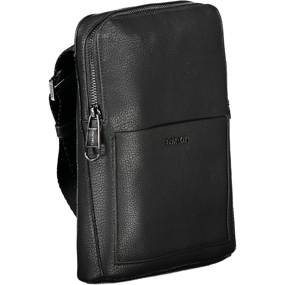 Sac à bandoulière pour homme Calvin Klein en polyuréthane noir, avec détails modernes et logo discret.