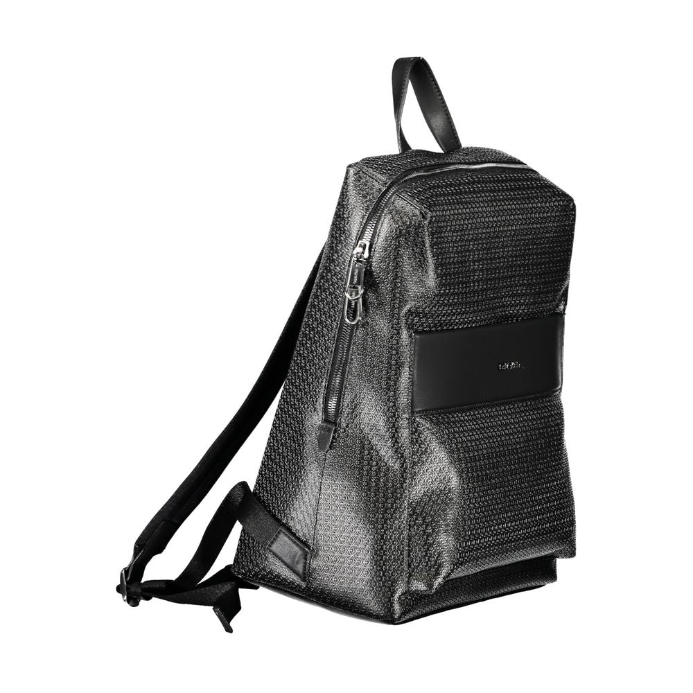 Sac à dos noir pour homme de Calvin Klein en polyester, avec compartiments spacieux et logo de la marque visible.