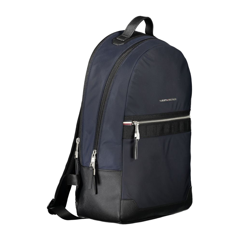 Sac à dos homme Tommy Hilfiger en polyester bleu avec poches et détails classiques, adapté pour un usage quotidien.