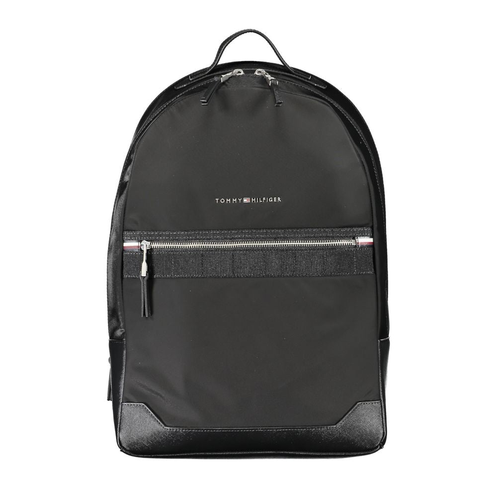 Sac à dos homme Tommy Hilfiger en polyester noir, avec compartiments et design élégant visible sur l'image.
