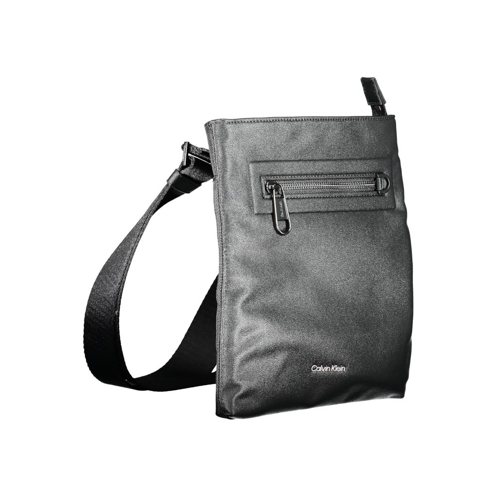 Sacoche homme en polyester noir de Calvin Klein, sac à épaule élégant avec poches et logo visible.
