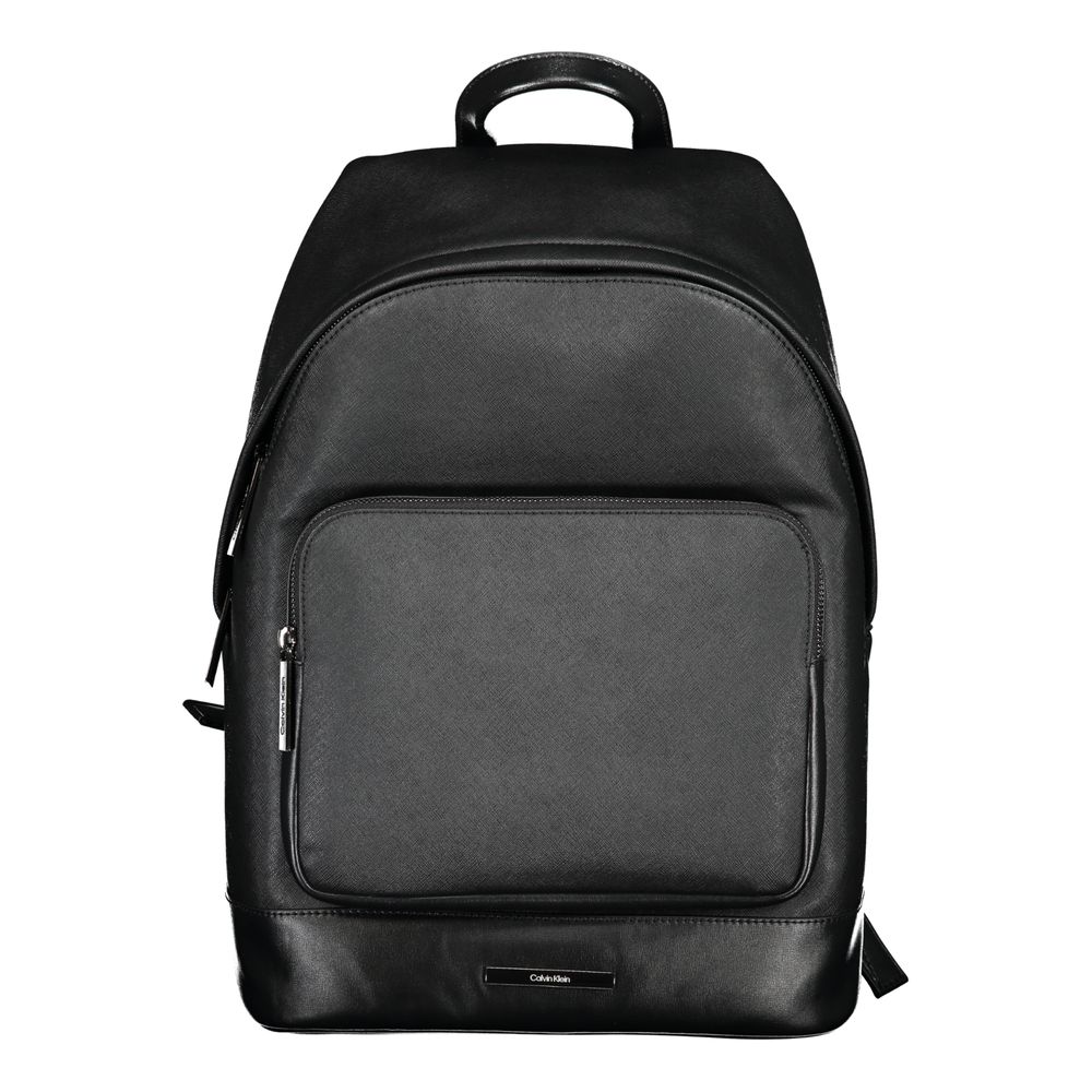 Sac à dos pour homme Calvin Klein en polyester noir, avec poches et bretelles réglables, idéal pour un style moderne et pratique.